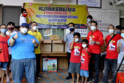 Phoenix salurkan donasi melalui Yayasan Orphan Care Community