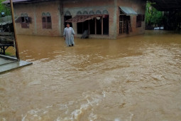 3.115  warga di dua Kecamatan di Aceh Jaya mengungsi akibat banjir