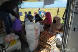 warga pesisir Tanah Bumbu nikmati program pangan murah