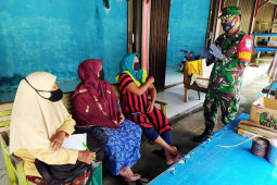 Anggota TNI ingatkan masyarakat disiplin menerapkan protokol kesehatan