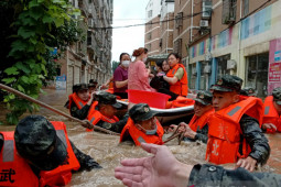 Banjir paksa 54.000 warga China dievakuasi, proyek pertambangan ditutup