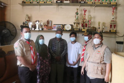 Bulan Bakti, Kwarcab Pramuka Palas bantu korban kebakaran