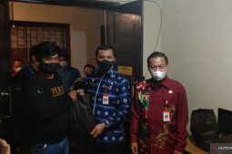 Wali kota dan wakil wali kota peduli wartawan terdampak COVID-19