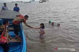 Ketua DPRD Babel Sapa Anak-Anak Pulau Nangka