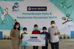 Bank Mestika salurkan sembako dan kacamata bagi warga terdampak COVID-19
