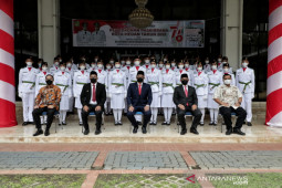 Bobby kukuhkan Paskibraka Kota Medan 2021