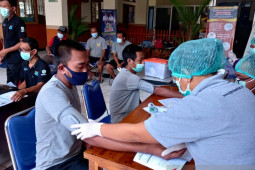 Ratusan warga binaan Rutan Negara-Jembrana divaksin COVID-19
