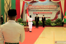Wali Kota kukuhkan pasukan pengibar bendera pusaka