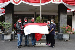 Pemkot Kediri kibaran bendera Merah Putih "raksasa" di Bukit Klotok