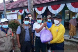Wakil Bupati Tanah Bumbu serahkan bantuan kepada korban banjir