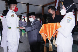 HUT Ke-76 RI, Bupati Situbondo kukuhkan anggota Paskibraka