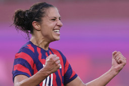 Legenda sepak bola putri Carli Lloyd gantung  sepatu