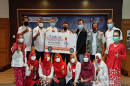 Angkatan 27 IPB donasi Rp322,5 juta untuk pengadaan ambulance