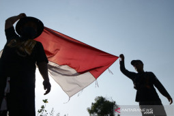 Upacara Kemerdekaan di Bekas Tambang Galian C