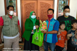 PPP Situbondo salurkan bantuan paket sembako untuk pedagang keliling