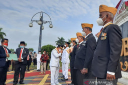 Veteran dan nakes Jambi terima penghargaan di Hari Kemerdekaan RI