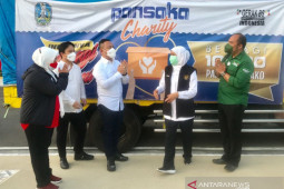 "Crazy Rich" Wahyu Kenzo salurkan bantuan 10 ribu paket sembako