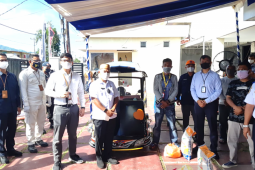 BI Gorontalo serahkan bantuan bagi pengemudi bentor