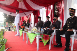 Wakil Bupati Pringsewu jadi Irup penurunan bendera HUT ke-76 RI