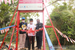 Wabup resmikan Jembatan 'Merah Putih' bantuan AA Gym dan Bakrie Amanah