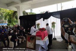 Pemkot Manado berikan penghormatan terakhir kepada mantan Sekwilda Winsulangi Salindeho