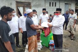 Bupati Aceh Barat serahkan bantuan untuk korban kebakaran