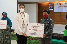 Bank Jatim bantu masyarakat terdampak COVID-19
