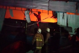 Tiga bangunan kontrakan 16 pintu terbakar