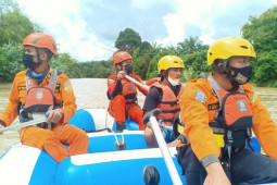 Tim SAR cari orang hilang di Sungai Barumun