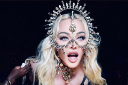 Rinaldy Yunardi, Madonna dan kado  untuk negeri