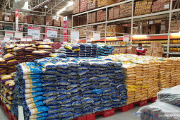 Kemarin, stok bapok aman hingga neraca perdagangan Oktober surplus