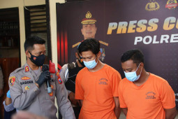 Polisi ringkus dua pelaku pencurian besi rel kereta di Malang