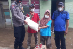 Polisi Mukomuko amankan pembagian sembako