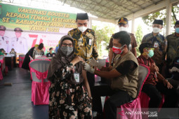 Ratusan Nakes di Tanah Bumbu terima vaksinasi tahap tiga