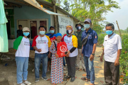 Pengembang properti bersatu salurkan bantuan sambut HUT RI
