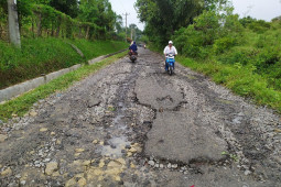Warga  Dolok Batu Nanggar Simalungun  harapkan perbaikan jalan yang rusak puluhan tahun