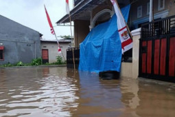 Warga Mamuju "dihantui"  banjir tiga hari terakhir