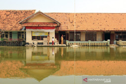 Sekolah terdampak banjir rob