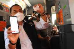 Wali Kota Surabaya luncurkan armada dan rute baru Suroboyo Bus