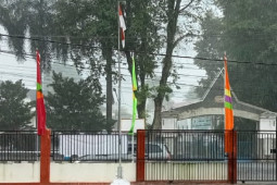 Hujan deras guyur Kota Jambi di hari pertama PPKM level 4
