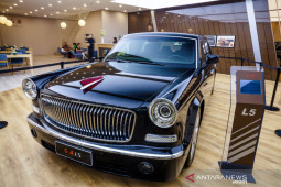 FAW kerahkan 100 mobil pintar Hongqi untuk uji teknologi