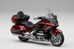 Honda GL 1800 Gold Wing terbaru hadir dengan fitur canggih