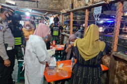 Polres Labuhanbatu lakukan tes  usap bagi pelanggar prokes