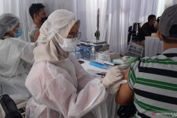 450 ribu tenaga kesehatan sudah dapat vaksinasi COVID-19 dosis ketiga