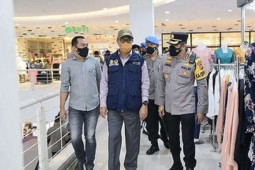 Anak di bawah 12 tahun dan lansia dilarang masuk mal