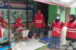 Limbah anorganik bisa diuangkan Rp250-Rp68 ribu perkilogram di bank sampah