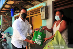 Kadin Surabaya bagi 1.500 paket bantuan kepada warga terdampak PPKM