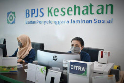 Penduduk Sidoarjo mulai terima KIS peserta yang didaftarkan Pemkab Sidoarjo