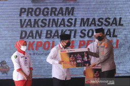 Kapolda Jabar berikan bansos untuk pesantren