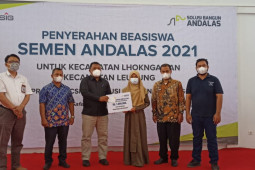 Hadiri penyerahan beasiswa Semen Andalas 2021, Ini penjelasan Sekda Aceh Besar